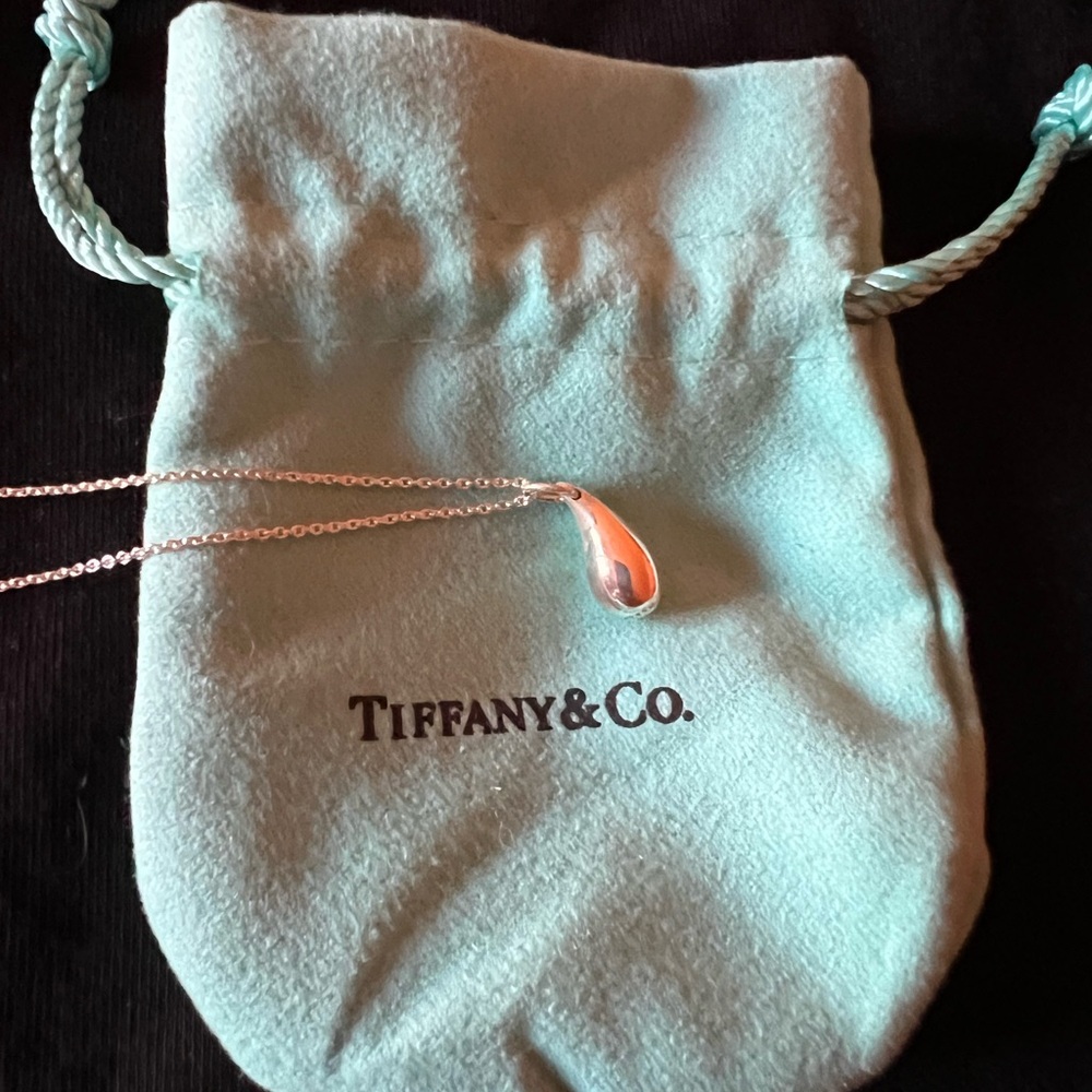 Tiffany & Co. Silver rain drop Pendant with chain! Sterling silver, like new!